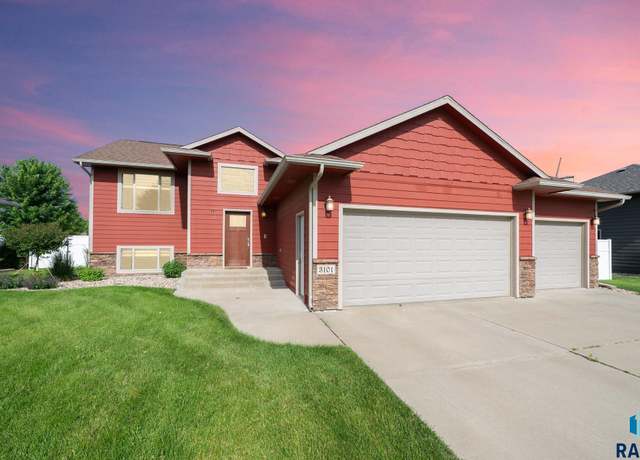 Property at 3101 S Dubuque Ave, Sioux Falls, SD 57110, 4 beds, 3 baths