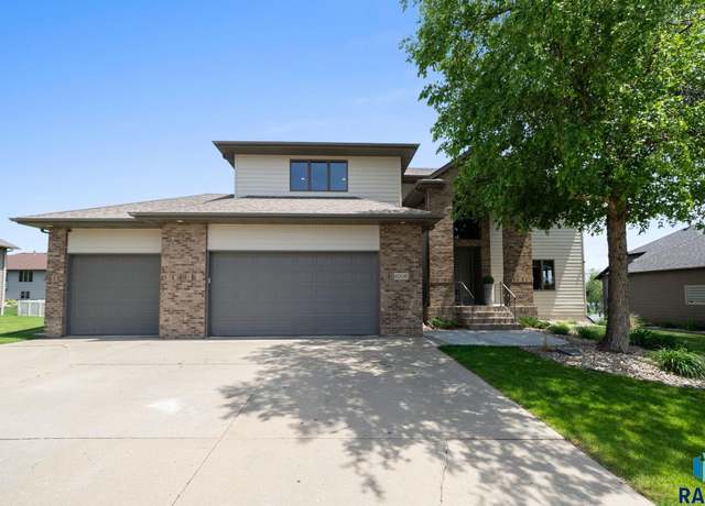 Property at 6508 S Heatherridge Ave, Sioux Falls, SD 57108, 4 beds, 3.5 baths