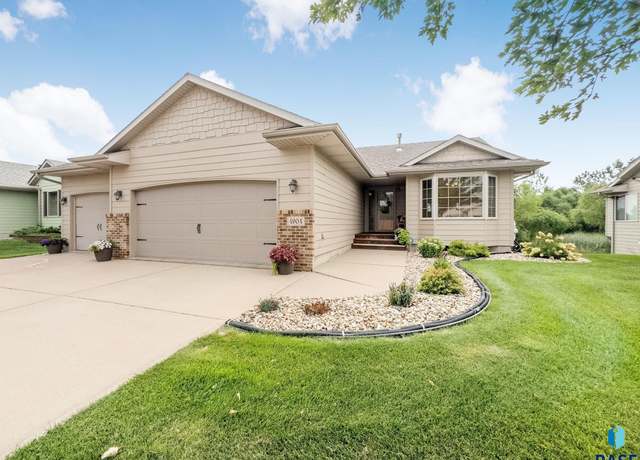Property at 4904 S Grinnell Ave, Sioux Falls, SD 57106, 3 beds, 3 baths