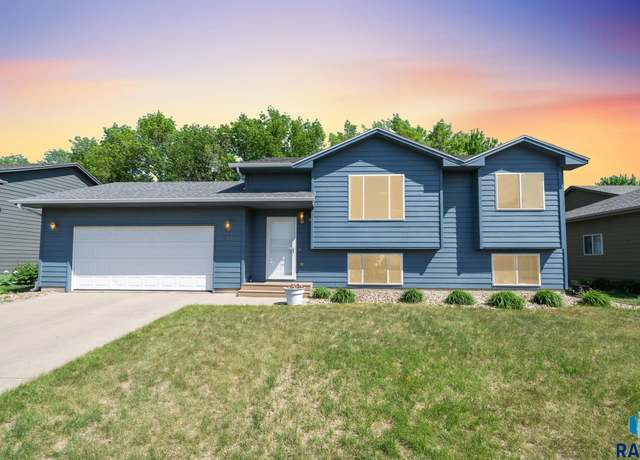 Property at 7408 W 66th St, Sioux Falls, SD 57106, 3 beds, 2 baths