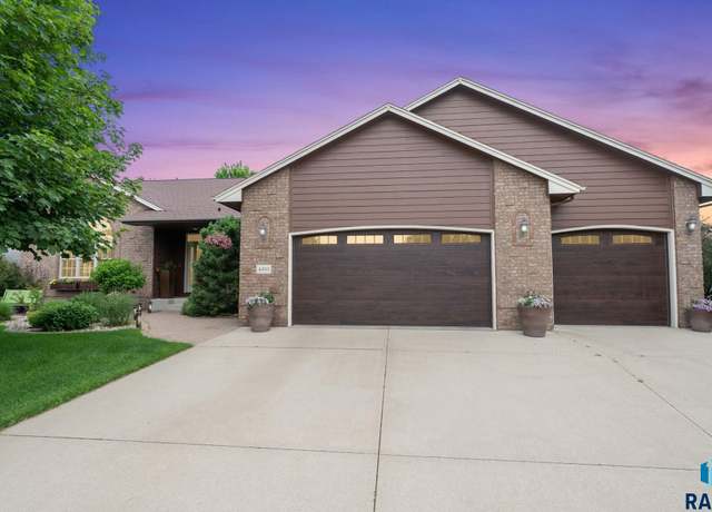 Property at 4400 E Aster Cir, Sioux Falls, SD 57103, 5 beds, 3.5 baths
