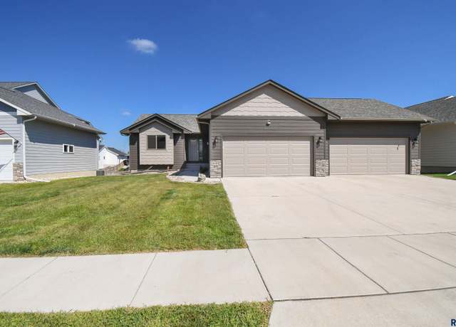 Property at 9004 W 24th St, Sioux Falls, SD 57106, 3 beds, 2 baths