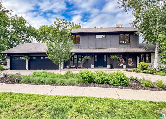 Property at 1808 E Edgewood Rd, Sioux Falls, SD 57103, 4 beds, 3.5 baths