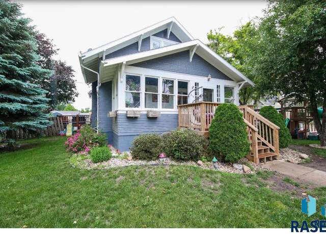 Property at 313 S Cedar St, Lennox, SD 57039, 4 beds, 2 baths