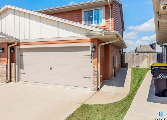 Property at 9552 W Broek Dr, Sioux Falls, SD 57106, 2 beds, 1 bath