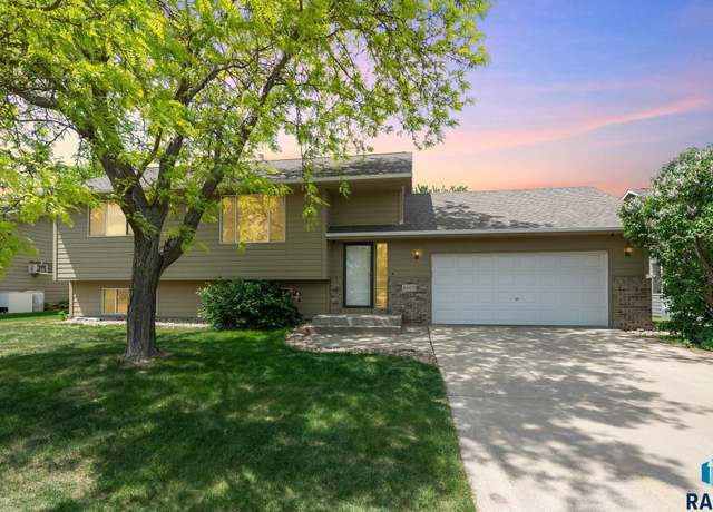 Property at 6609 S Hughes Ave, Sioux Falls, SD 57108, 3 beds, 2 baths