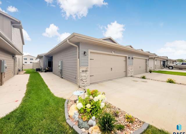 Property at 9543 W Dolores Dr, Sioux Falls, SD 57106, 2 beds, 2 baths