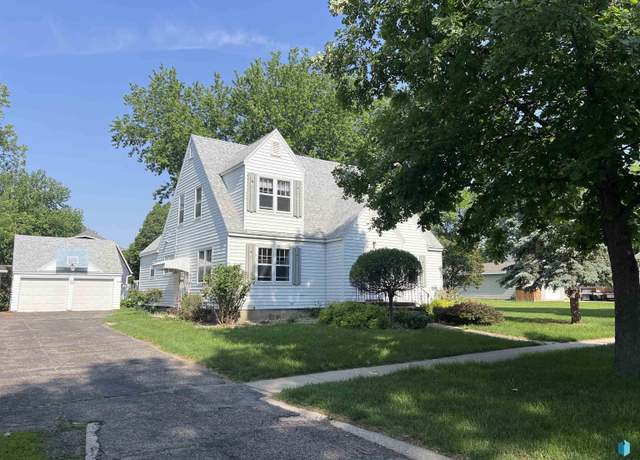 Property at 715 McKenzie St, Luverne, MN 56156, 4 beds, 1.5 baths