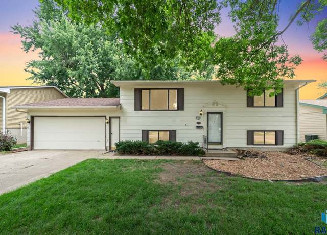 Property at 3104 S Hawthorne Ave, Sioux Falls, SD 57105, 2 beds, 2 baths