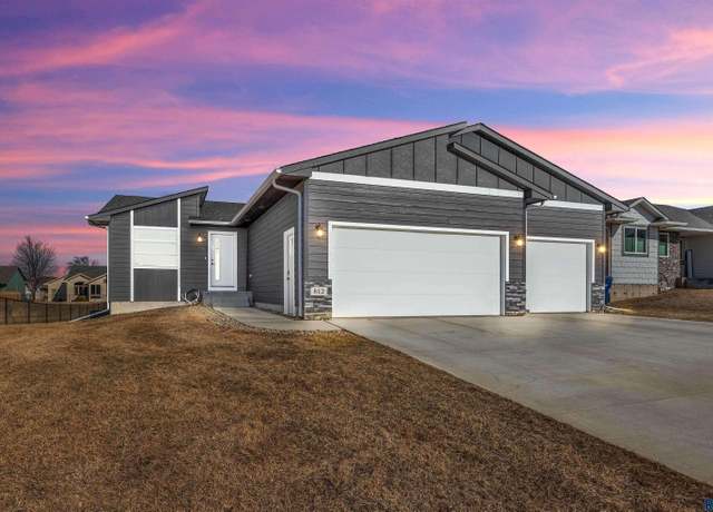 Property at 812 Sarah C Cir, Garretson, SD 57030-3000, 5 beds, 3 baths