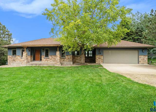 Property at 1894 Stoney Point Rd, Madison, SD 57042, 4 beds, 3.5 baths