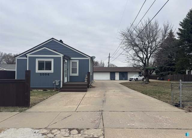 Property at 2004 E Mulberry St, Sioux Falls, SD 57103, 2 beds, 1 bath