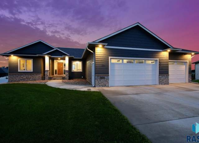 Property at 5604 E Daybreak Cir, Sioux Falls, SD 57110, 5 beds, 3 baths