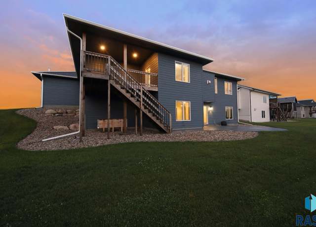 Property at 5604 E Daybreak Cir, Sioux Falls, SD 57110, 5 beds, 3 baths
