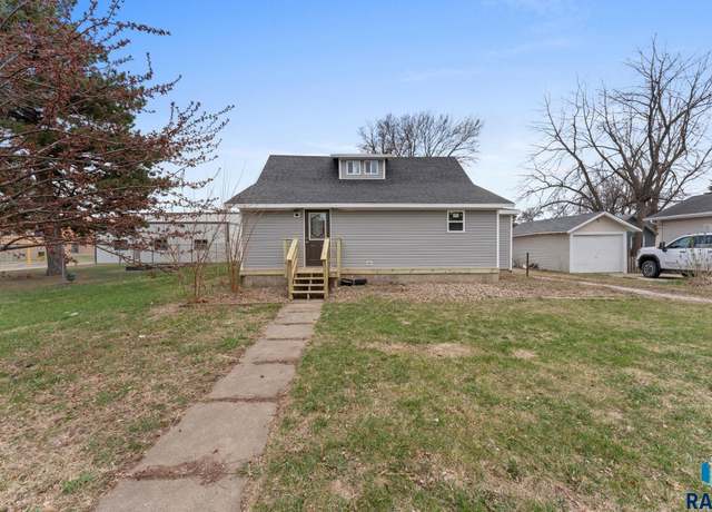 Property at 307 W Oak St, Beresford, SD 57004, 3 beds, 1 bath