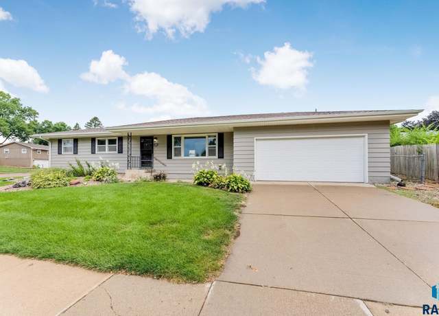 Property at 2604 W 39th St, Sioux Falls, SD 57105, 4 beds, 2 baths