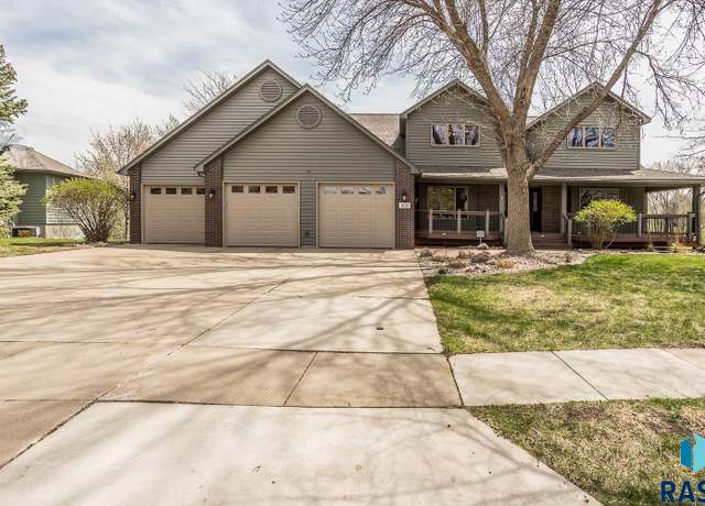 Property at 1512 S Larkspur Trl, Sioux Falls, SD 57106, 4 beds, 3.5 baths