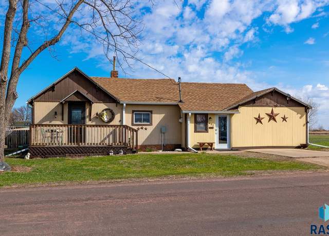 Property at 402 E 1st St, Marion, SD 57043, 2 beds, 1 bath