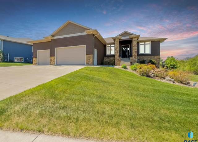 Property at 305 S Heritage Rd, Brandon, SD 57005, 5 beds, 3.5 baths
