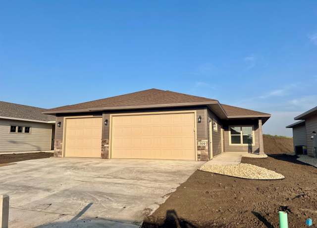 Property at 509 S Big Stone Ave, Sioux Falls, SD 57106, 2 beds, 2 baths