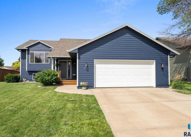 Property at 623 N Shawnee Ave, Sioux Falls, SD 57103, 4 beds, 3 baths