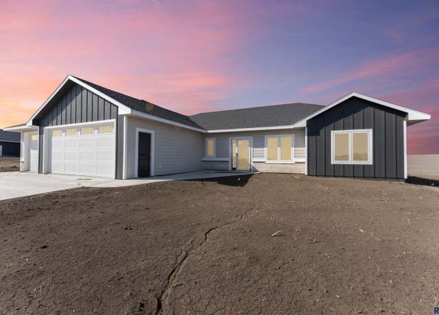 Property at 402 W 17th St, Dell Rapids, SD 57022, 3 beds, 2 baths