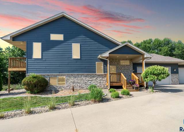 Property at 212 N Fairway Dr, Brandon, SD 57005-6658, 4 beds, 3 baths