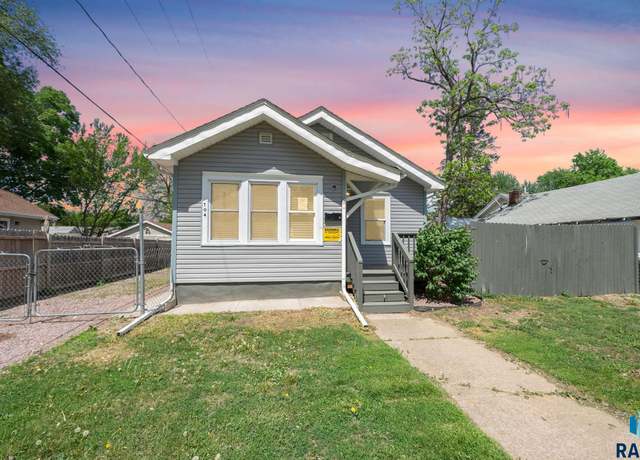 Property at 704 W 2nd St, Sioux Falls, SD 57104, 2 beds, 2 baths