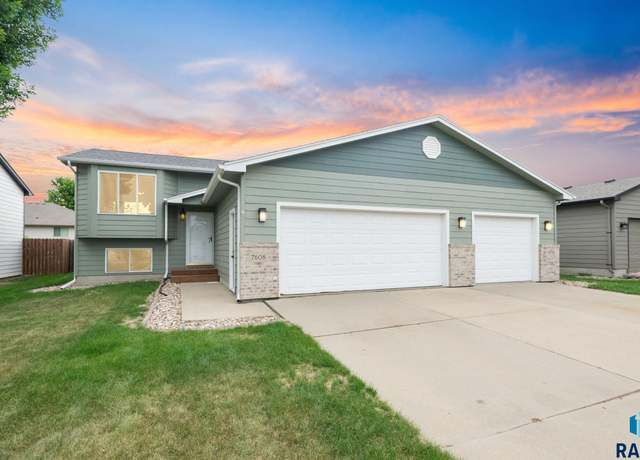 Property at 7608 S Bell Cir, Sioux Falls, SD 57108-5908, 3 beds, 2 baths