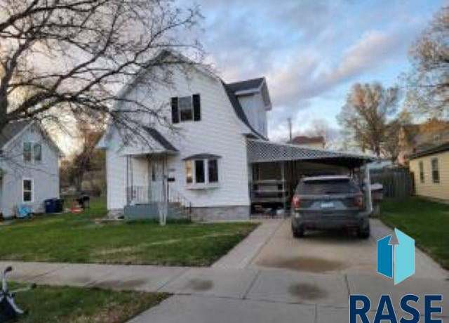Property at 1108 W 3rd Ave, Mitchell, SD 57301, 3 beds, 1.5 baths