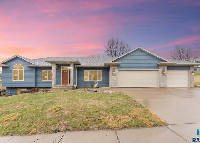 Property at 5304 E Lake Placid Cir, Sioux Falls, SD 57110, 4 beds, 3 baths
