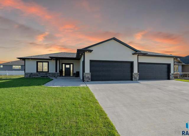Property at 6101 W 54th St N, Sioux Falls, SD 57107, 3 beds, 2.5 baths