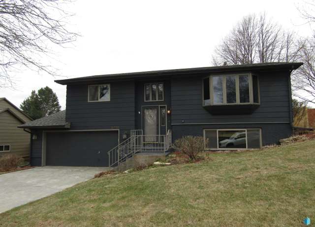 Property at 5713 W Parliament Dr, Sioux Falls, SD 57106, 3 beds, 2 baths