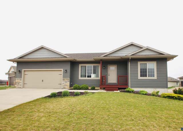 Property at 9500 W Richie Cir, Sioux Falls, SD 57106, 4 beds, 2 baths