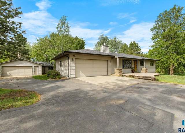 Property at 47516 271st St, Harrisburg, SD 57032, 5 beds, 3 baths