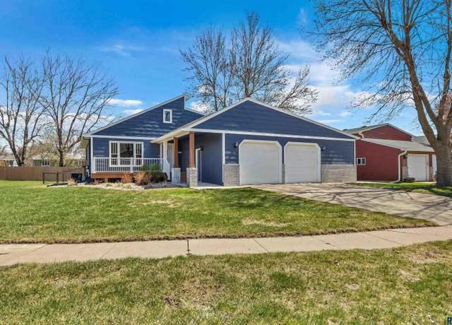 Property at 4200 S Hackberry Cir, Sioux Falls, SD 57103, 4 beds, 3.5 baths