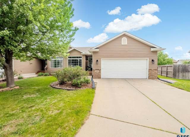Property at 5102 S Carrick Ave, Sioux Falls, SD 57105, 3 beds, 2 baths