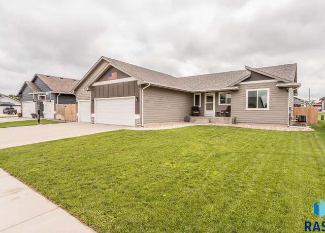 Property at 1410 N Cole Ave, Tea, SD 57064, 4 beds, 3 baths
