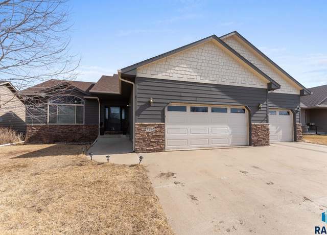 Property at 3132 S Newcastle Ct, Sioux Falls, SD 57110, 3 beds, 3 baths