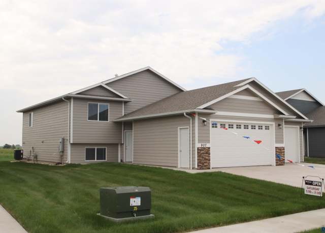 Property at 907 Birch St, Harrisburg, SD 57032, 5 beds, 3 baths