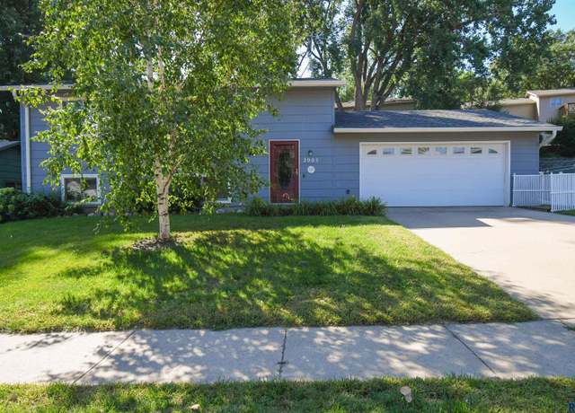Property at 2005 E Tracy Ln, Sioux Falls, SD 57103, 3 beds, 2 baths
