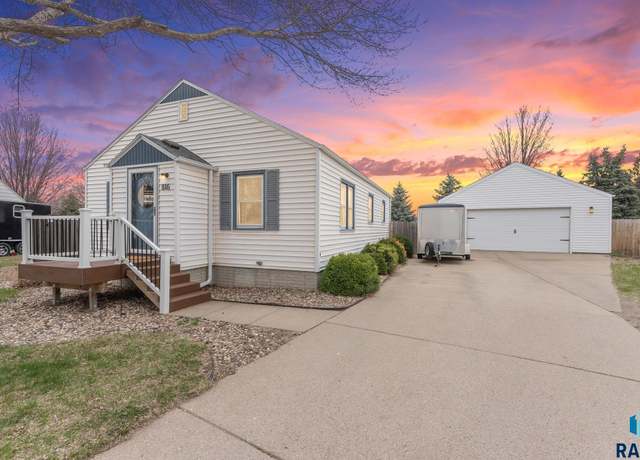 Property at 816 E Presentation St, Sioux Falls, SD 57104, 2 beds, 1 bath
