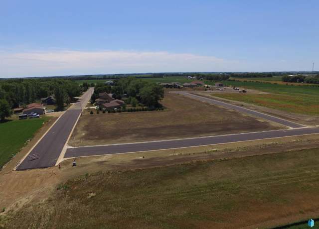 Property at 12 Blk 2 Kemper St, Viborg, SD 57070