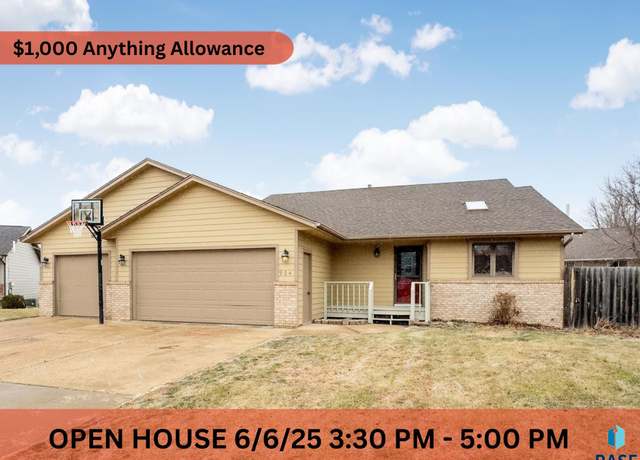 Property at 904 S Jay Cir, Sioux Falls, SD 57103, 5 beds, 3 baths