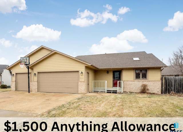 Property at 904 S Jay Cir, Sioux Falls, SD 57103, 5 beds, 3 baths