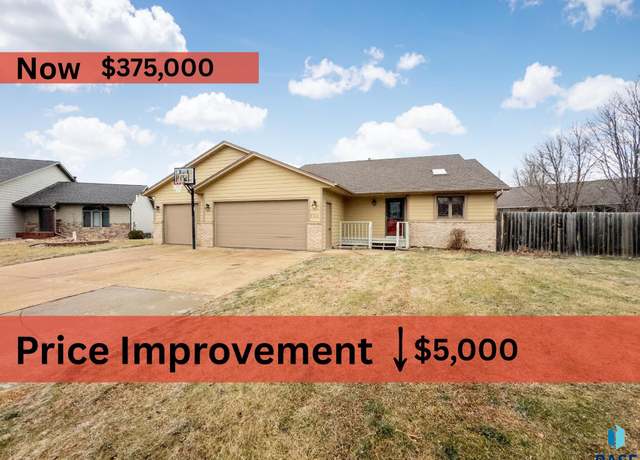 Property at 904 S Jay Cir, Sioux Falls, SD 57103, 5 beds, 3 baths