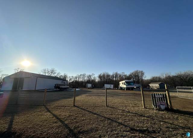 Property at 303 S Division Ave, Madison, SD 57042