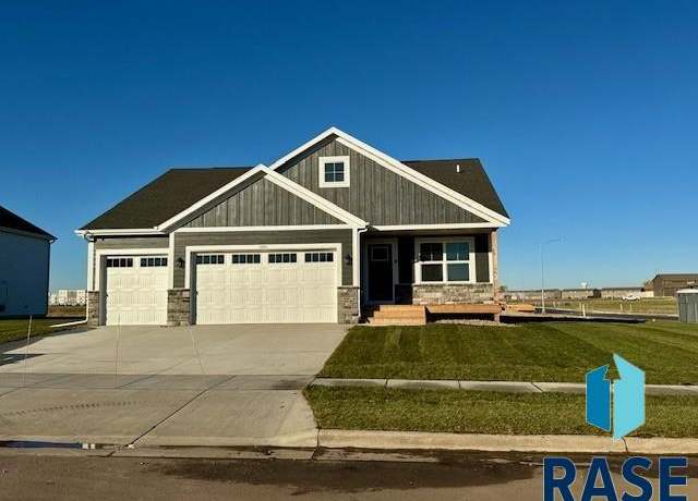 Property at 5901 S Hosta Ave, Sioux Falls, SD 57108, 5 beds, 3 baths