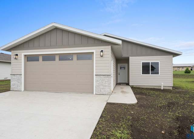 Property at 1006 S 6th Ave, Rock Rapids, IA 51246, 3 beds, 2 baths