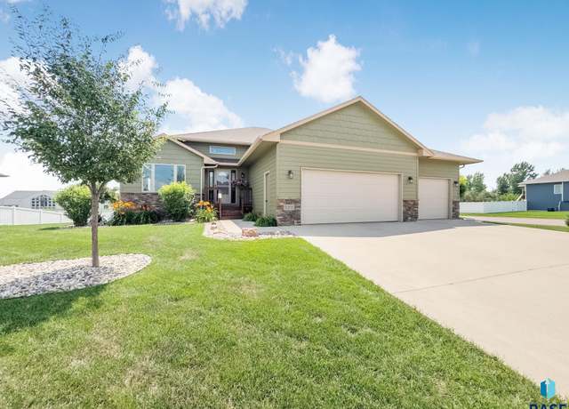 Property at 5201 E Big Horn Dr, Sioux Falls, SD 57110-8547, 4 beds, 3.5 baths